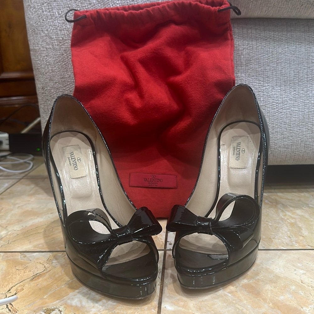 Valentino Black bow high heel size 9